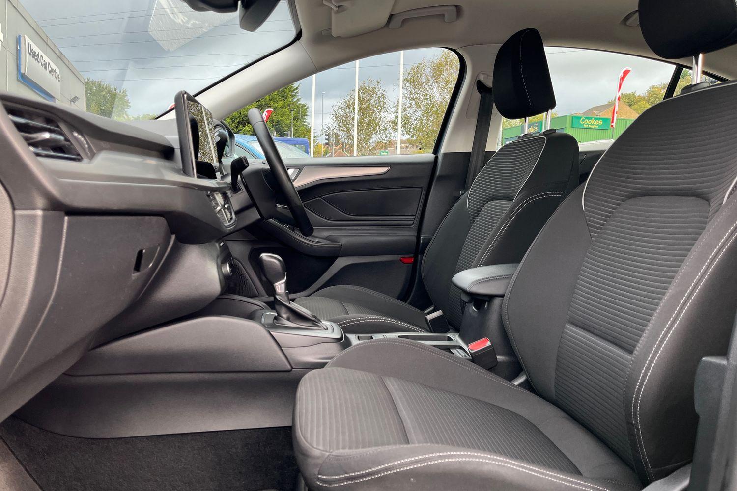Ford FOCUS Photo 18