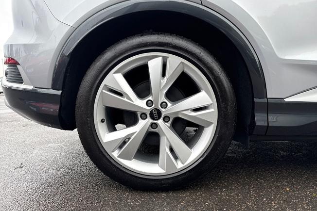 AUDI Q4 e-tron Photo 5