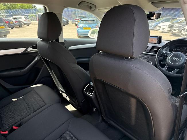 AUDI Q3 Photo 30