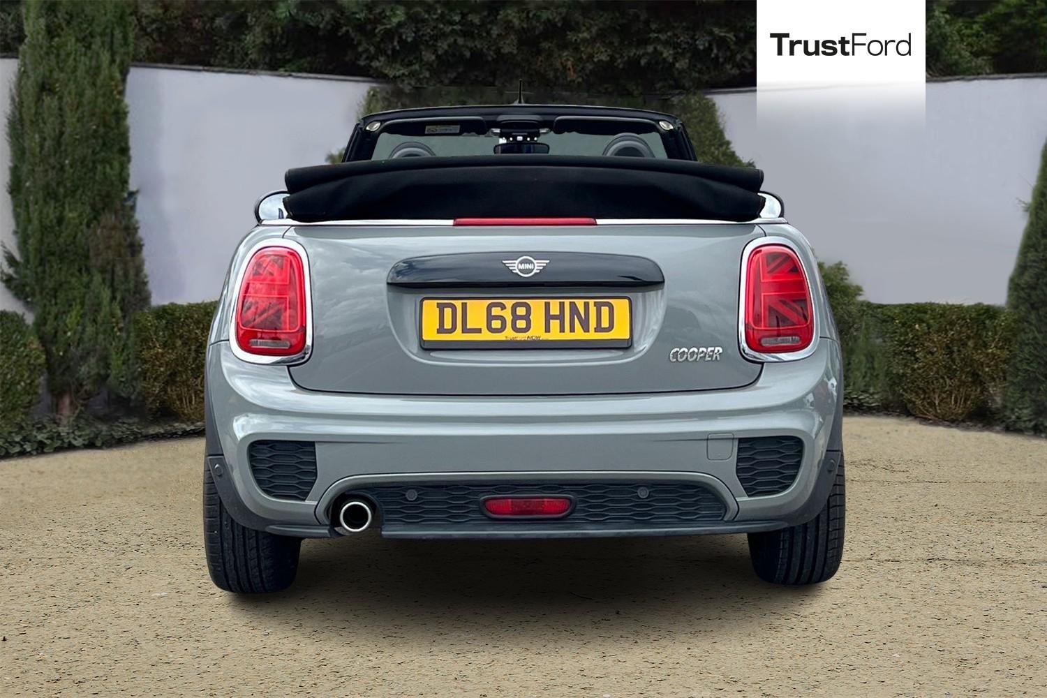 MINI CONVERTIBLE Photo 6