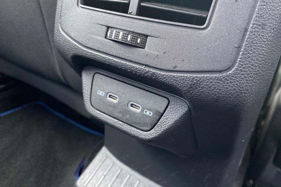 Volkswagen T-ROC Photo autoimg-f1781842491c1df048ce461c305a469776701938.jpg