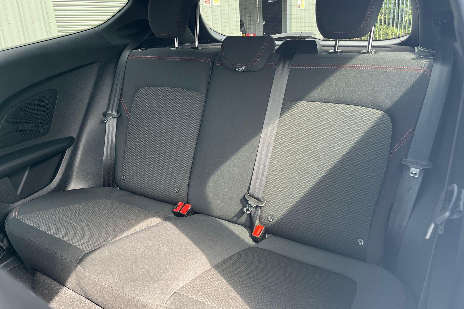Ford FIESTA Photo 19
