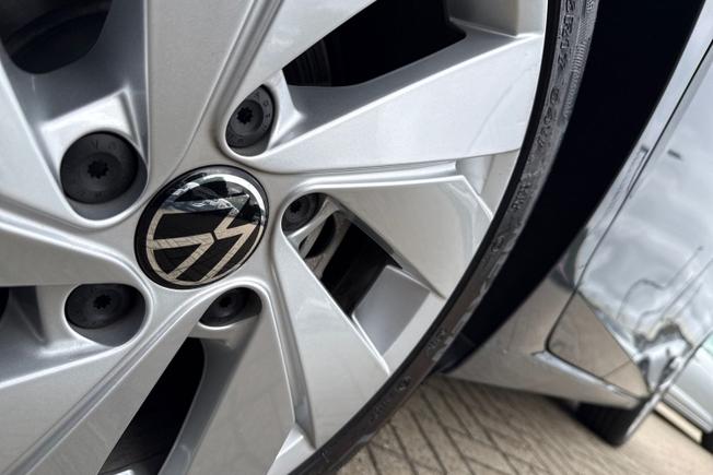 VOLKSWAGEN Golf Photo 22