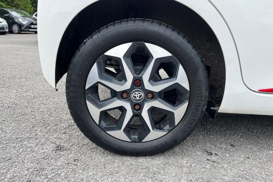 Toyota Aygo Photo autoimg-f18568cbf564affe3450f32c6577fcd08d88da52.jpg
