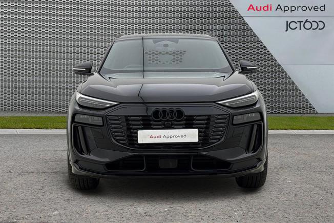 AUDI Q6 E-Tron Photo 8