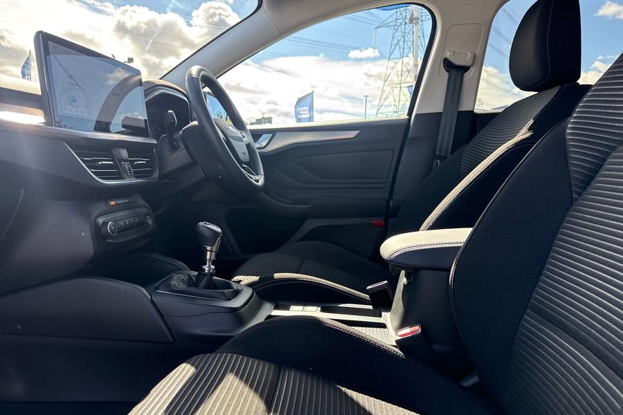 Ford FOCUS Photo autoimg-f18f7adb447e8eca471146859b3dec3c83413abf.jpg