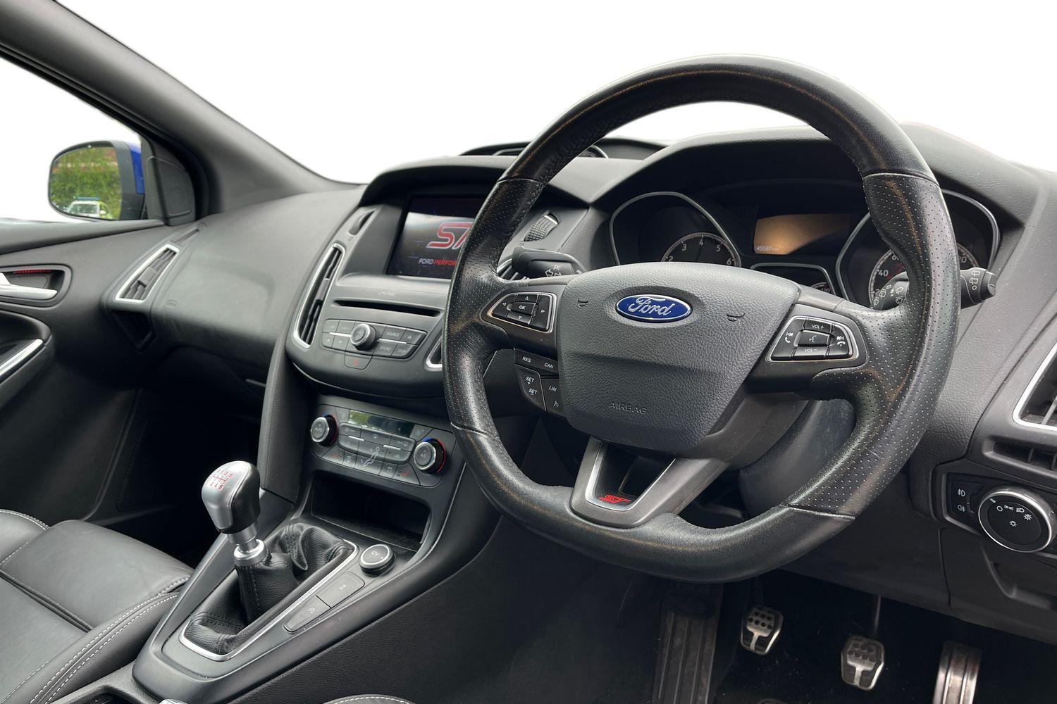 Ford Focus Photo 8