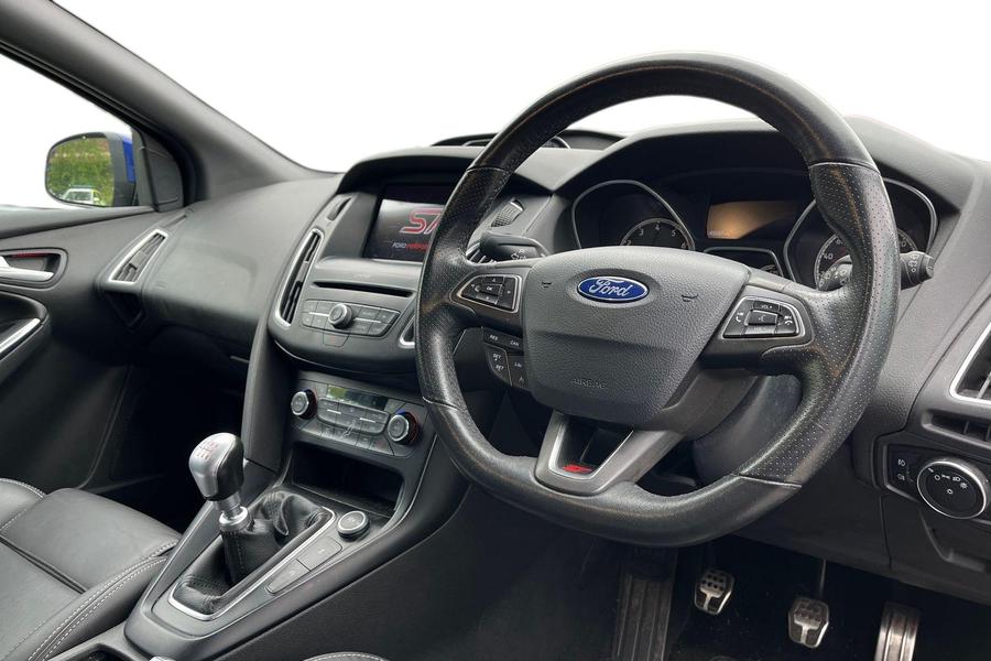 Ford Focus Photo autoimg-f1924f064106691db02d7734090af073590d236b.jpg
