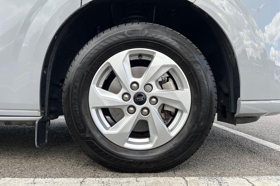 Ford E-TRANSIT CUSTOM Photo autoimg-f1a1b9100a4604b417d07437035ab7a4e73ae3d2.jpg