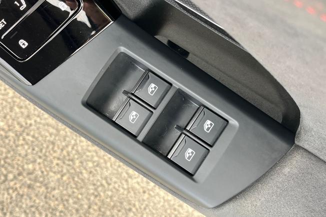 AUDI S6 E-Tron Avant Photo 53