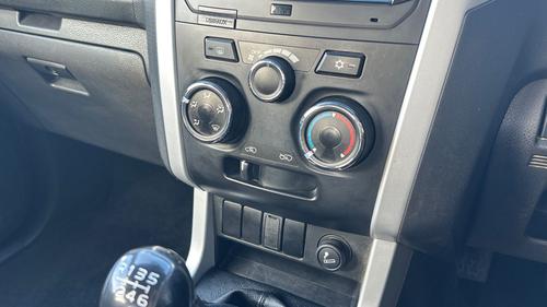 Isuzu D-MAX Photo autoimg-f1b569fc8c55f59f4ad446ea93c217c3f6222ae9.jpg