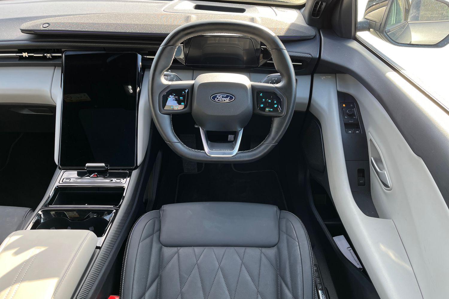 Ford EXPLORER Photo 10