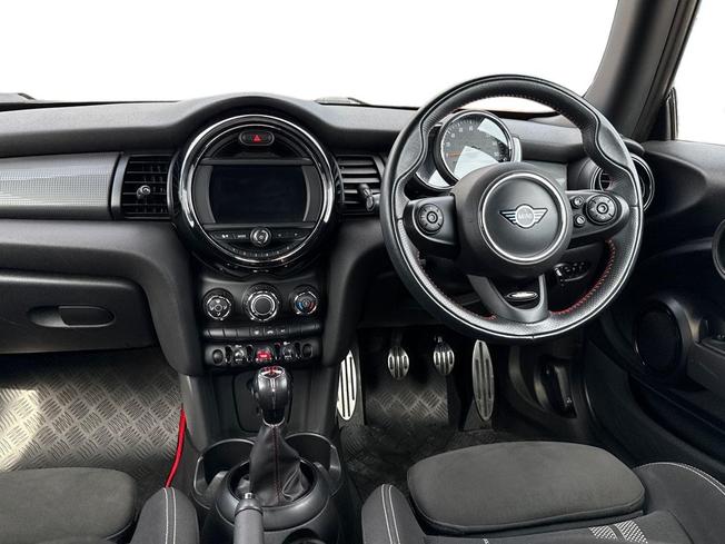 MINI Hatch Photo 11