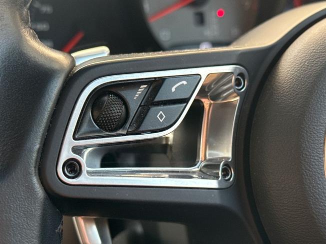 PORSCHE Macan Photo 16