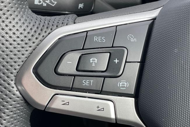 VOLKSWAGEN T-Roc Photo 16
