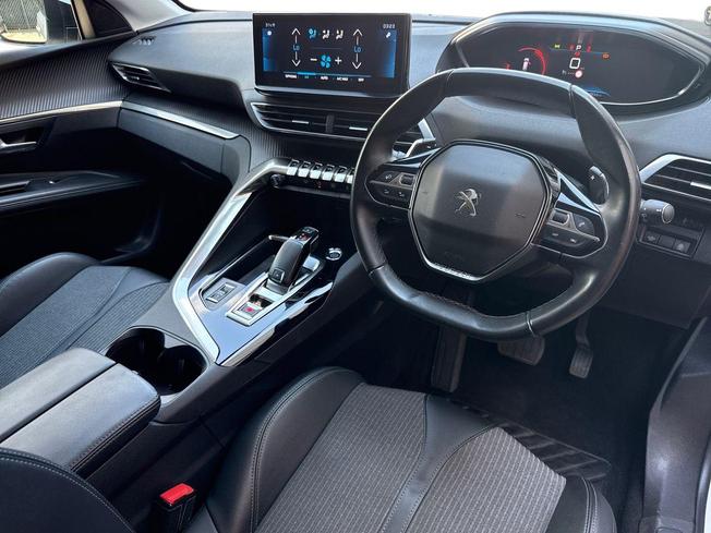 PEUGEOT 5008 Photo 6