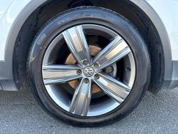 VOLKSWAGEN Tiguan Photo 5
