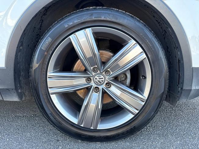 VOLKSWAGEN Tiguan Photo 5