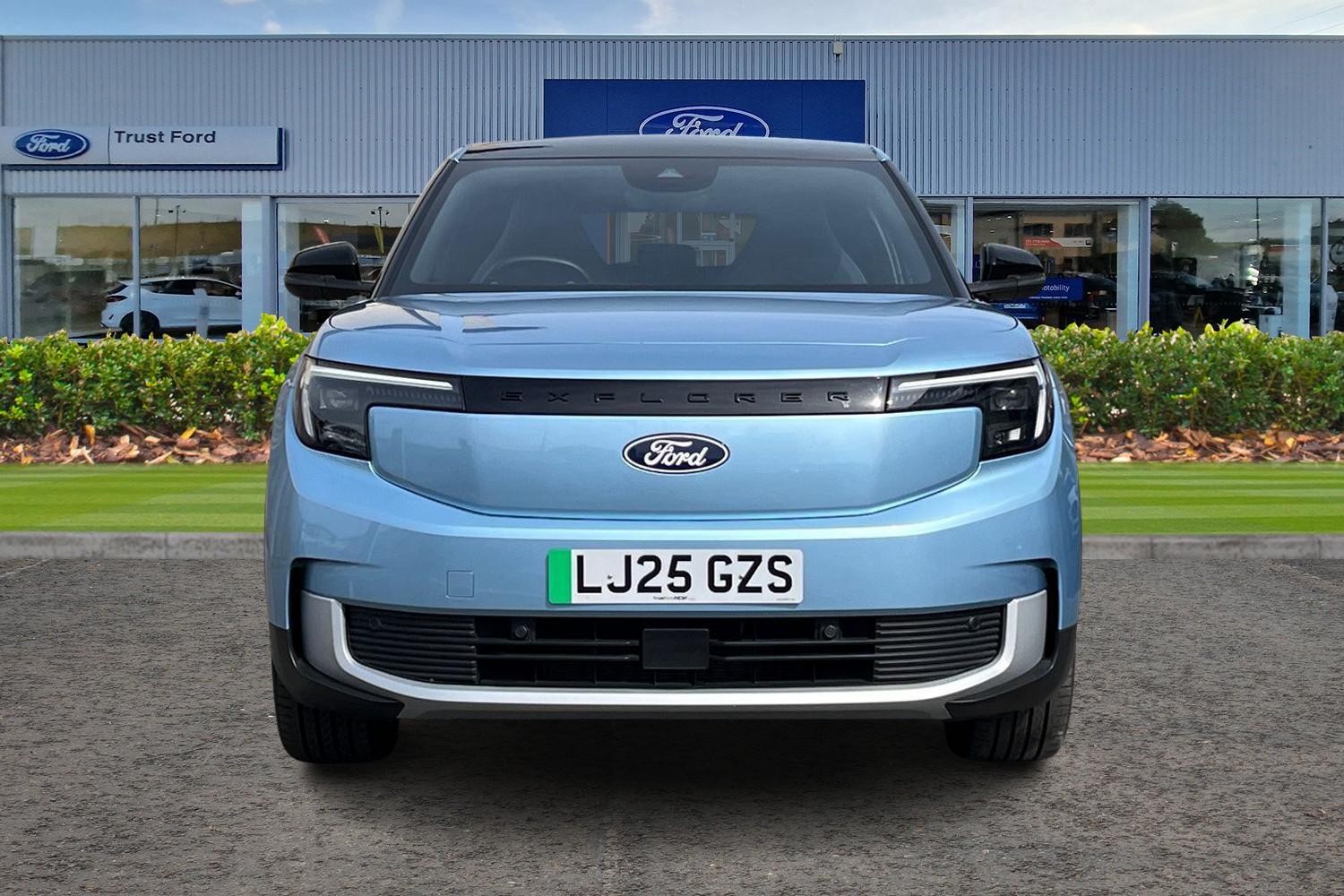 Ford Explorer Photo 5