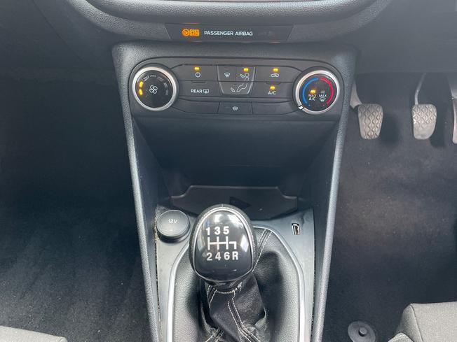 FORD Fiesta Photo 31