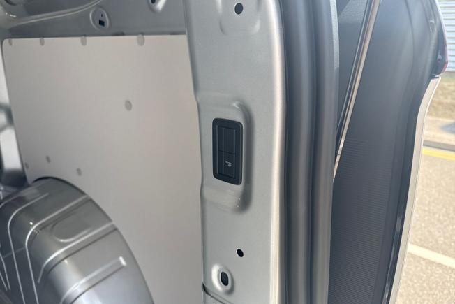 VOLKSWAGEN E-Transporter Photo 25