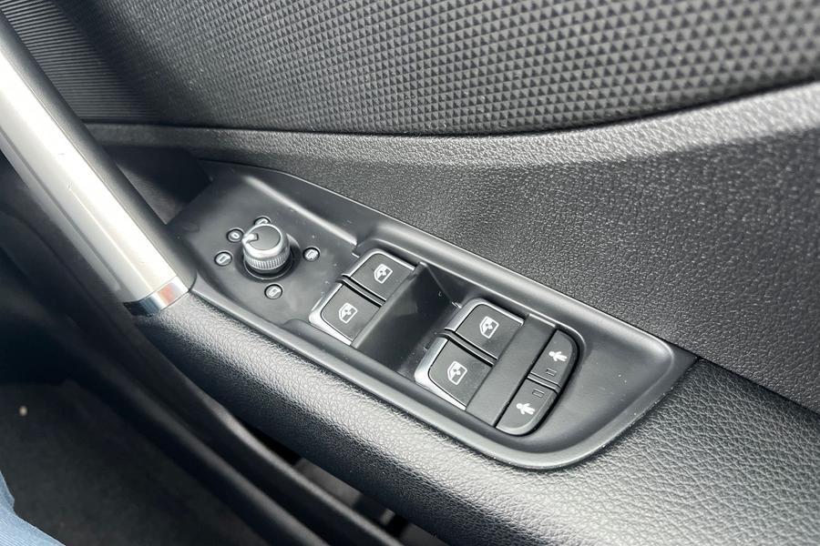 Audi Q2 Photo autoimg-f1e2ae431926d2d27a1d419e8368150fbf5d31a3.jpg