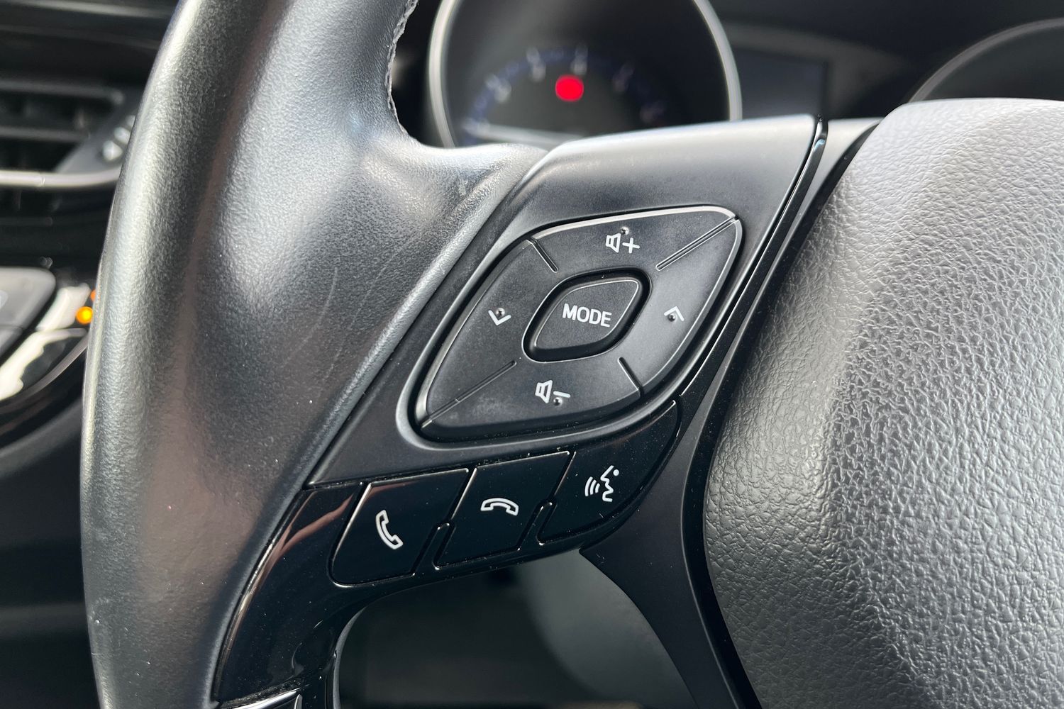 Toyota C-HR Photo 32