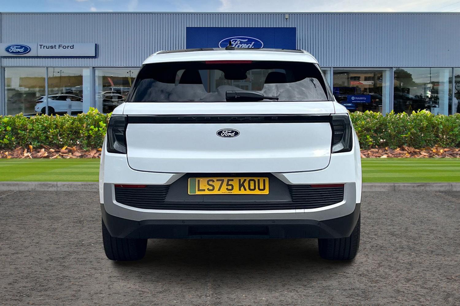 Ford Explorer Photo 6