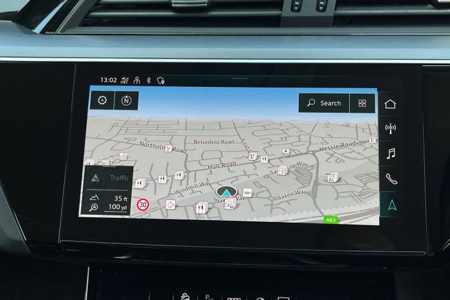 AUDI e-tron Photo 14