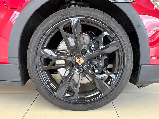 PORSCHE Taycan Photo 24