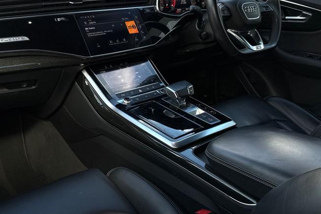 AUDI Q7 Photo 25
