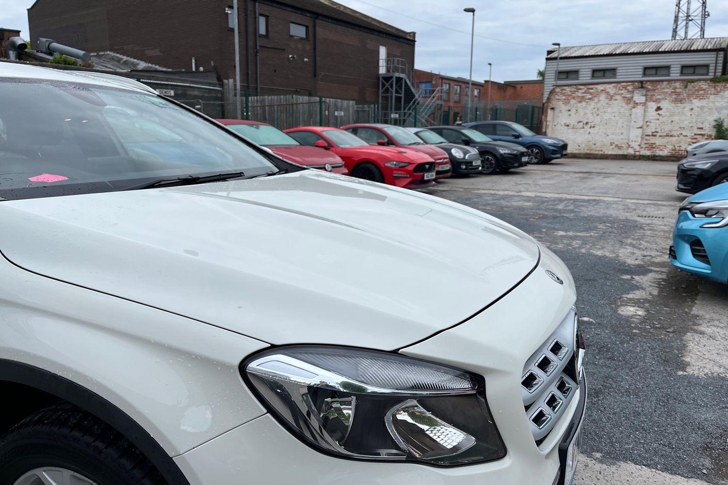 Mercedes-Benz GLA Photo 22