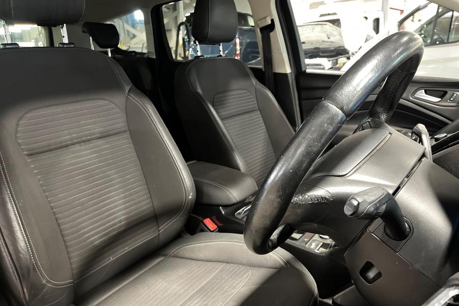Ford KUGA Photo autoimg-f1fd55659bb2c3673f1444c772371e39de06a2fa.jpg