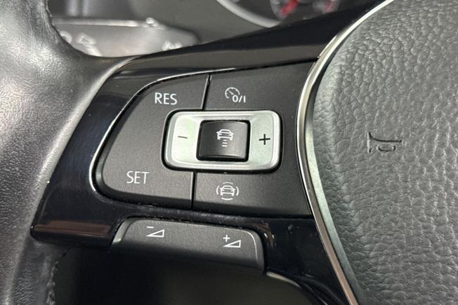 VOLKSWAGEN Golf Photo 16