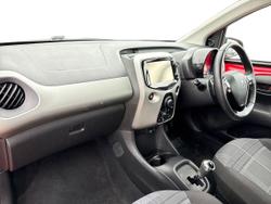 PEUGEOT 108 Photo 2