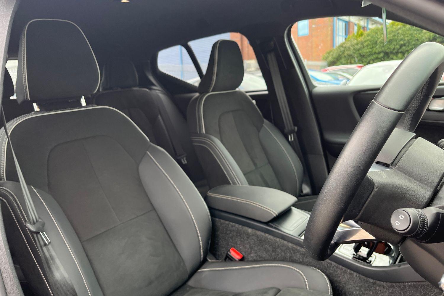 Volvo XC40 Photo 16
