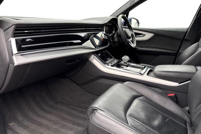 AUDI Q7 Photo 2