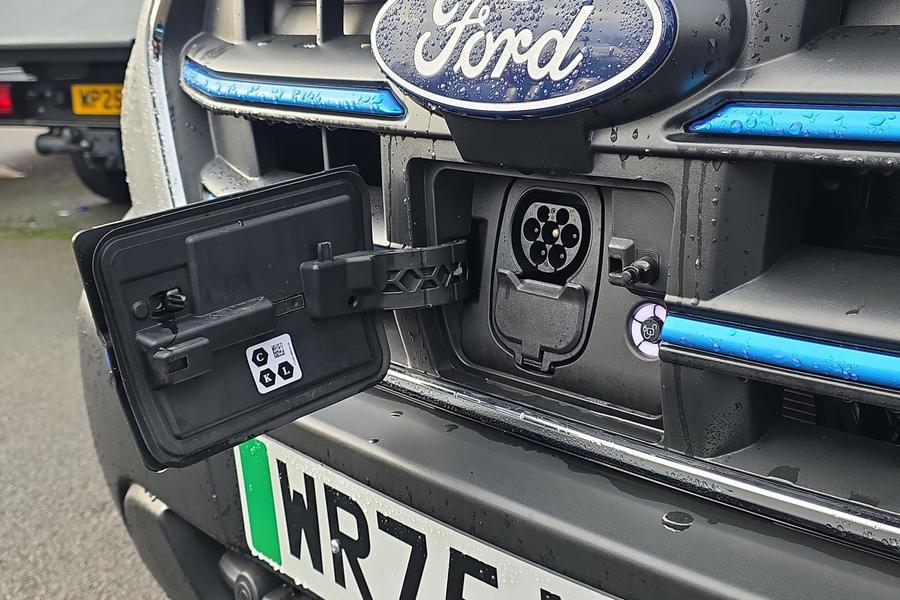 Ford E-TRANSIT Photo autoimg-f21f9410f77ab6c1fc63d92b0d4472cce1f91292.jpg