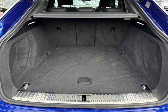 AUDI Q8 E-Tron Photo 12