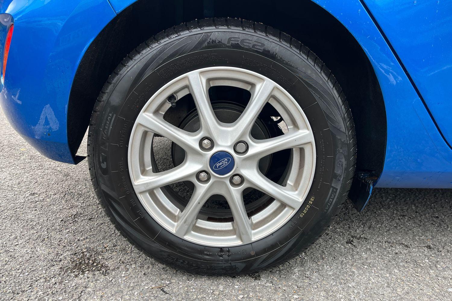 Ford Fiesta Photo 7