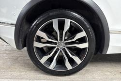 VOLKSWAGEN Tiguan Photo 5