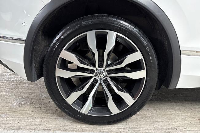 VOLKSWAGEN Tiguan Photo 5