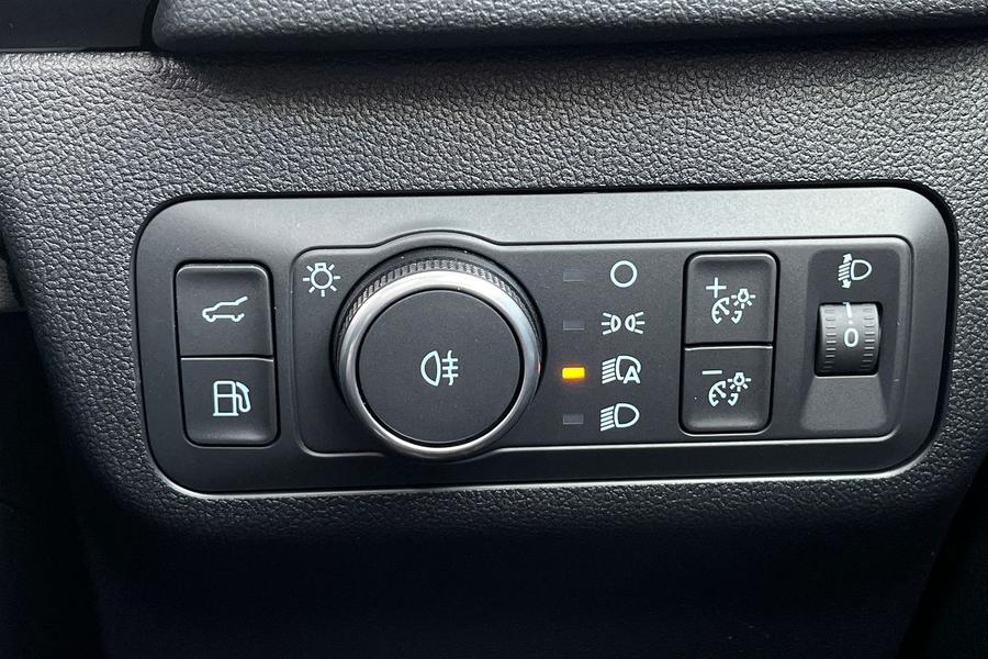 Ford Kuga Photo autoimg-f227e1af8eb9c9f74e3e34008e1039d224c0151e.jpg