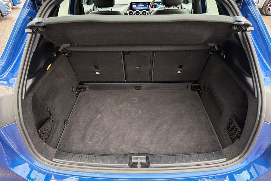 Mercedes-Benz GLA Photo autoimg-f22bb88084cec578e57a001803c8d7057bbbcec6.jpg