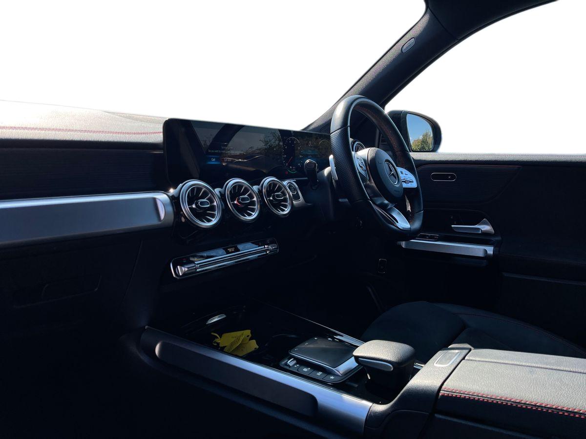 Mercedes-Benz EQB Photo 2