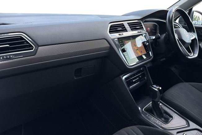 VOLKSWAGEN Tiguan Allspace Photo 2