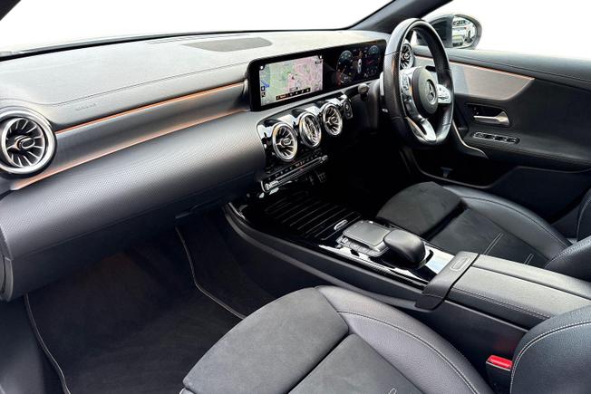 MERCEDES-BENZ A Class Photo 2