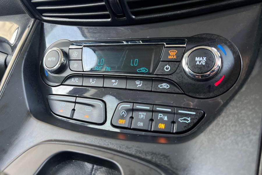 Ford KUGA Photo autoimg-f2443099a7afeacabb76cb4a2810c35621a4879e.jpg