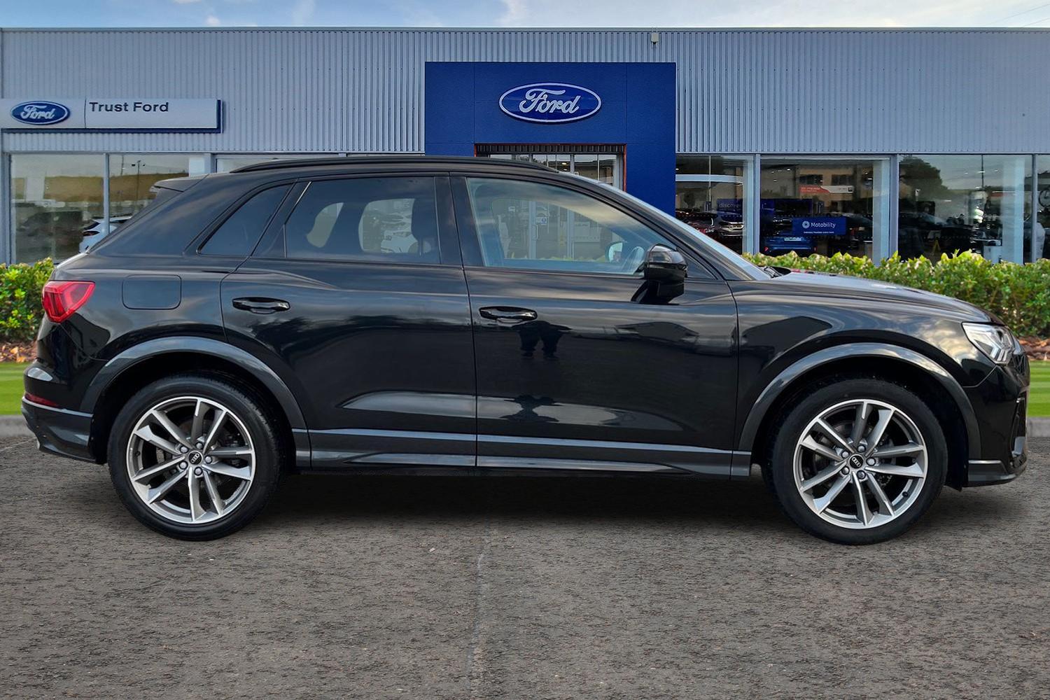 Audi Q3 Photo 2