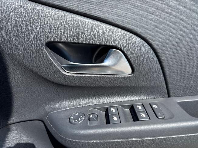 VAUXHALL Corsa Photo 27